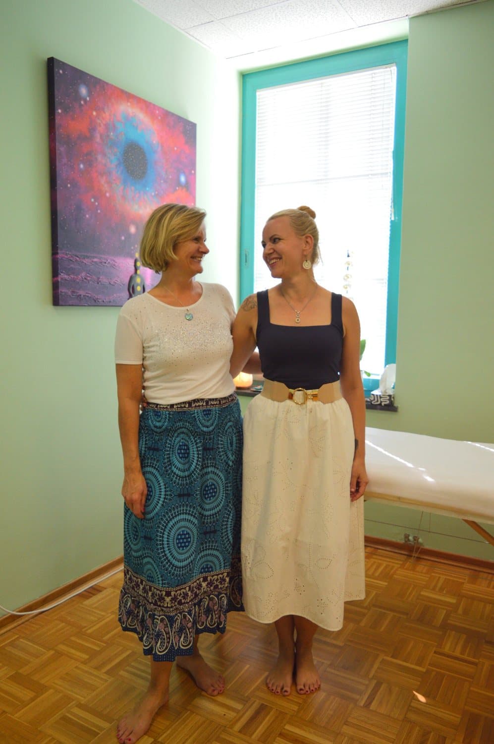Simona Topolovec in Doris Škorjanc v prostoru Dotika lahkotnosti na Ptuju